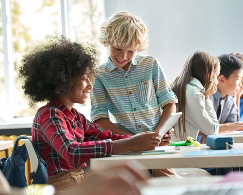 2 kids at a desk